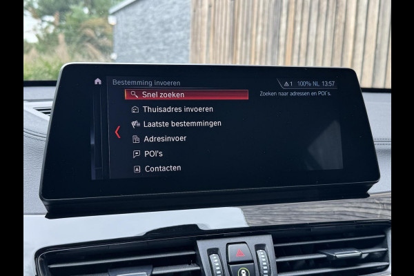 BMW X1 sDrive20i Business Edition Automaat Sport Line | HUD | LED verlichting | Sportstoelen | Head-up display | 18 inch lichtmetalen v