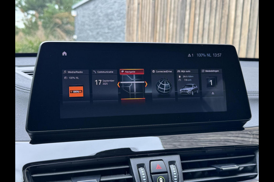 BMW X1 sDrive20i Business Edition Automaat Sport Line | HUD | LED verlichting | Sportstoelen | Head-up display | 18 inch lichtmetalen v