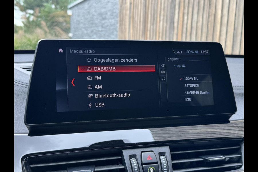 BMW X1 sDrive20i Business Edition Automaat Sport Line | HUD | LED verlichting | Sportstoelen | Head-up display | 18 inch lichtmetalen v