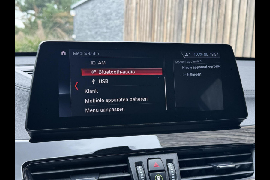 BMW X1 sDrive20i Business Edition Automaat Sport Line | HUD | LED verlichting | Sportstoelen | Head-up display | 18 inch lichtmetalen v