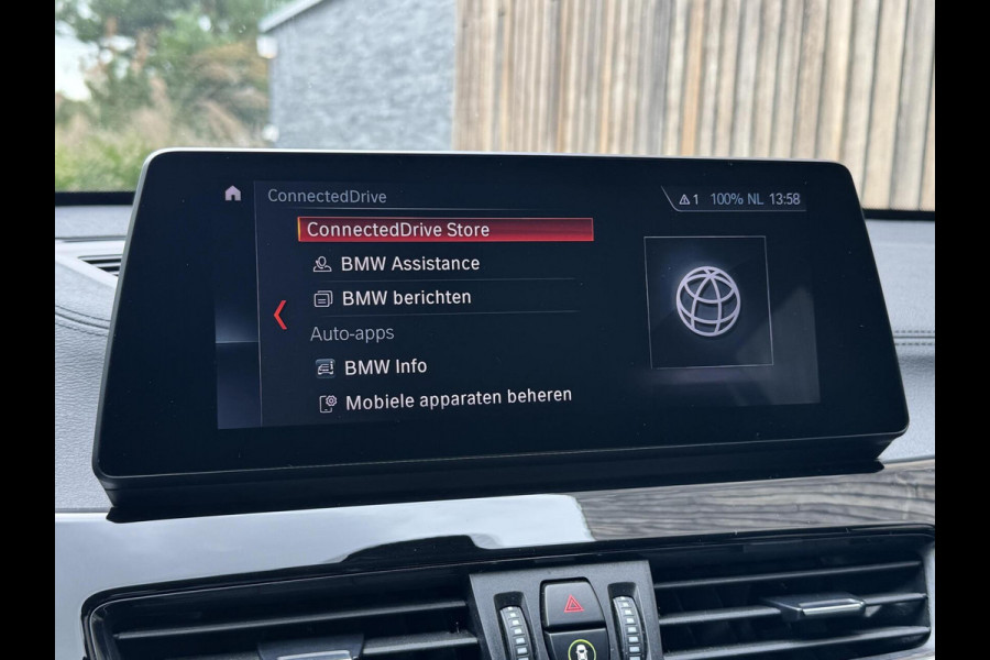 BMW X1 sDrive20i Business Edition Automaat Sport Line | HUD | LED verlichting | Sportstoelen | Head-up display | 18 inch lichtmetalen v