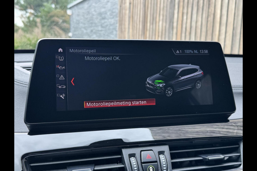 BMW X1 sDrive20i Business Edition Automaat Sport Line | HUD | LED verlichting | Sportstoelen | Head-up display | 18 inch lichtmetalen v