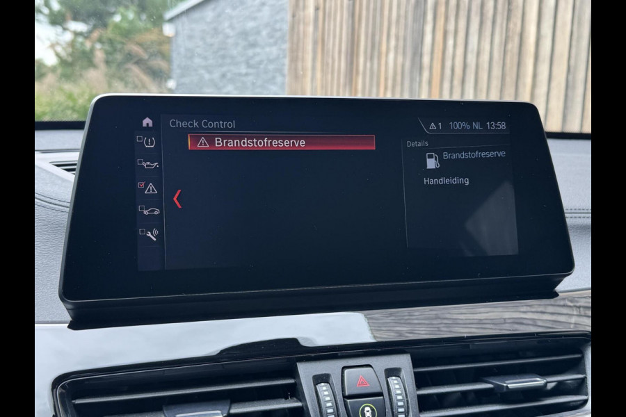 BMW X1 sDrive20i Business Edition Automaat Sport Line | HUD | LED verlichting | Sportstoelen | Head-up display | 18 inch lichtmetalen v