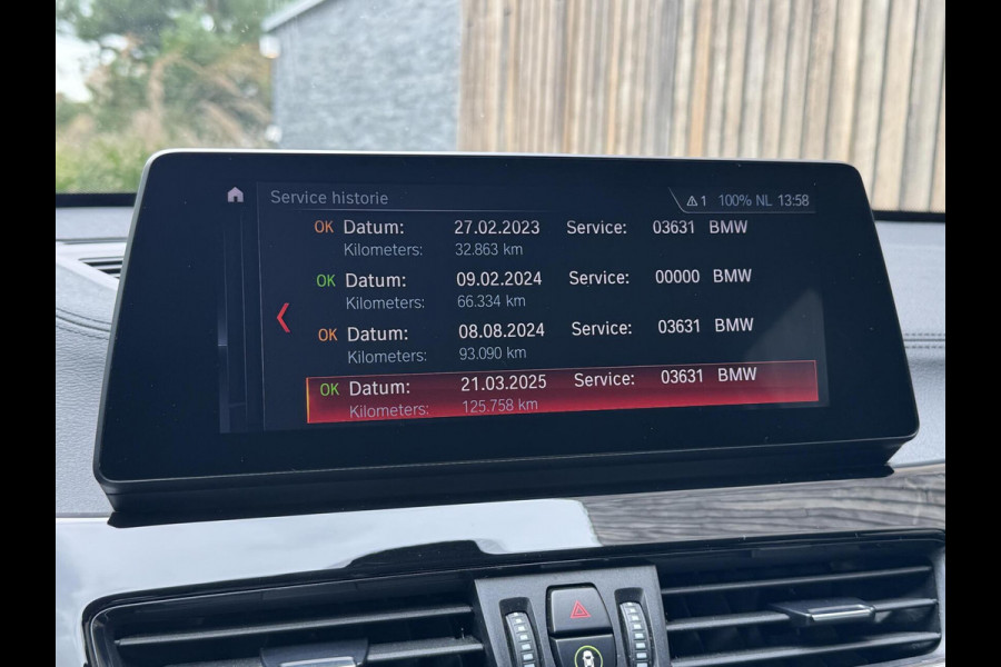 BMW X1 sDrive20i Business Edition Automaat Sport Line | HUD | LED verlichting | Sportstoelen | Head-up display | 18 inch lichtmetalen v