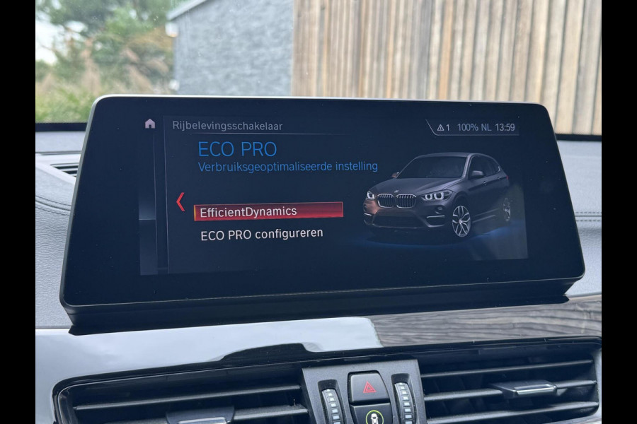 BMW X1 sDrive20i Business Edition Automaat Sport Line | HUD | LED verlichting | Sportstoelen | Head-up display | 18 inch lichtmetalen v