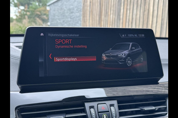 BMW X1 sDrive20i Business Edition Automaat Sport Line | HUD | LED verlichting | Sportstoelen | Head-up display | 18 inch lichtmetalen v