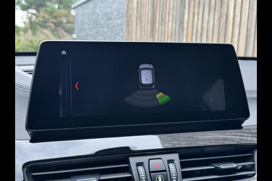 BMW X1 sDrive20i Business Edition Automaat Sport Line | HUD | LED verlichting | Sportstoelen | Head-up display | 18 inch lichtmetalen v