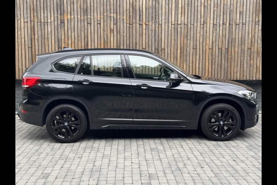 BMW X1 sDrive20i Business Edition Automaat Sport Line | HUD | LED verlichting | Sportstoelen | Head-up display | 18 inch lichtmetalen v