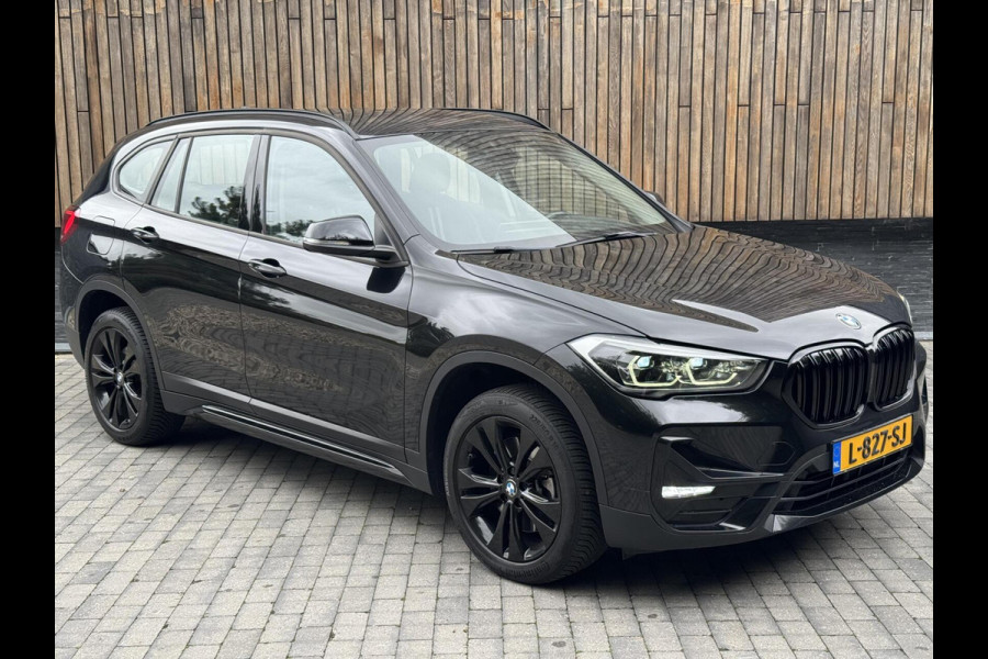 BMW X1 sDrive20i Business Edition Automaat Sport Line | HUD | LED verlichting | Sportstoelen | Head-up display | 18 inch lichtmetalen v