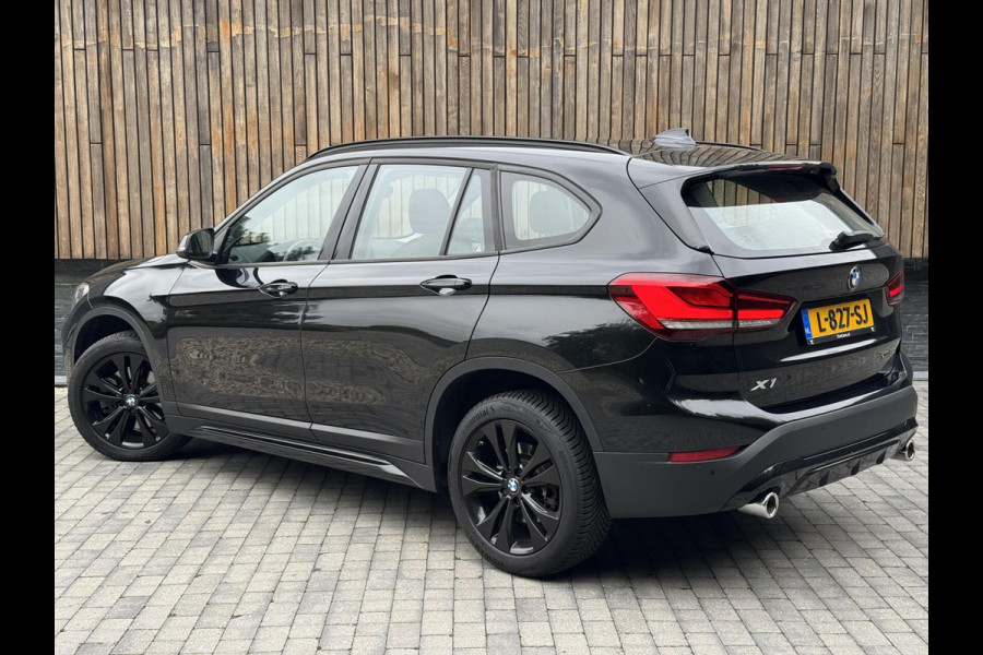 BMW X1 sDrive20i Business Edition Automaat Sport Line | HUD | LED verlichting | Sportstoelen | Head-up display | 18 inch lichtmetalen v