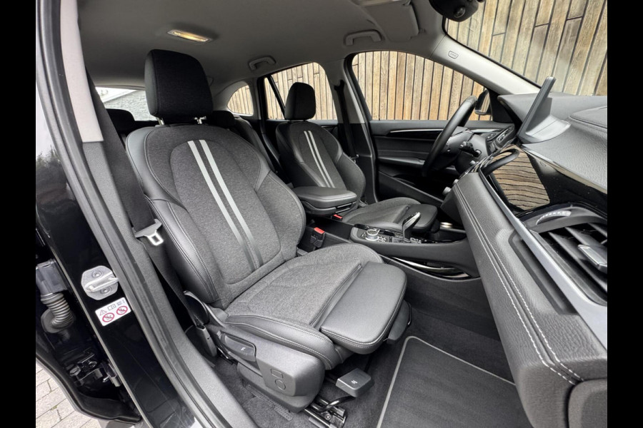 BMW X1 sDrive20i Business Edition Automaat Sport Line | HUD | LED verlichting | Sportstoelen | Head-up display | 18 inch lichtmetalen v