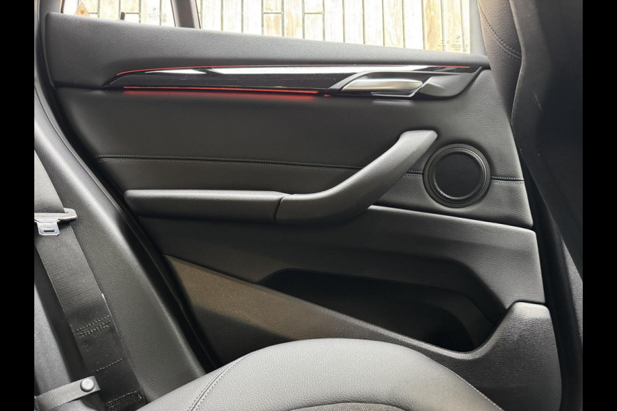 BMW X1 sDrive20i Business Edition Automaat Sport Line | HUD | LED verlichting | Sportstoelen | Head-up display | 18 inch lichtmetalen v