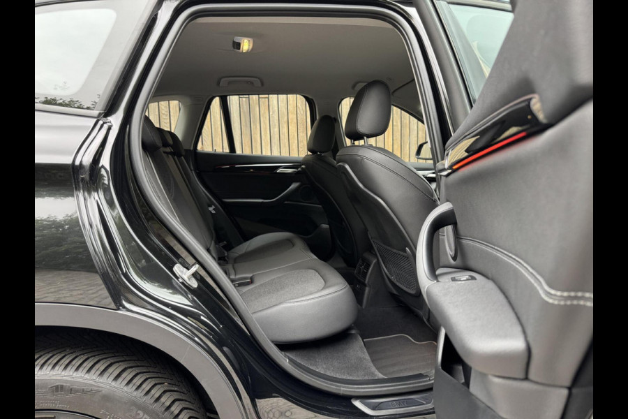 BMW X1 sDrive20i Business Edition Automaat Sport Line | HUD | LED verlichting | Sportstoelen | Head-up display | 18 inch lichtmetalen v