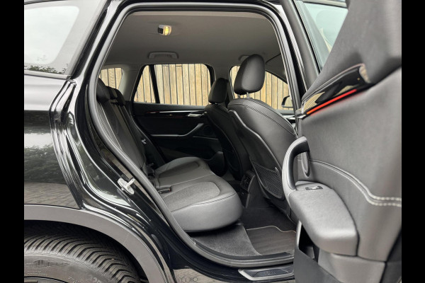 BMW X1 sDrive20i Business Edition Automaat Sport Line | HUD | LED verlichting | Sportstoelen | Head-up display | 18 inch lichtmetalen v