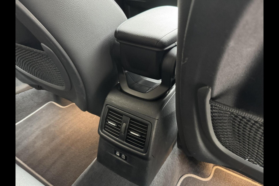 BMW X1 sDrive20i Business Edition Automaat Sport Line | HUD | LED verlichting | Sportstoelen | Head-up display | 18 inch lichtmetalen v