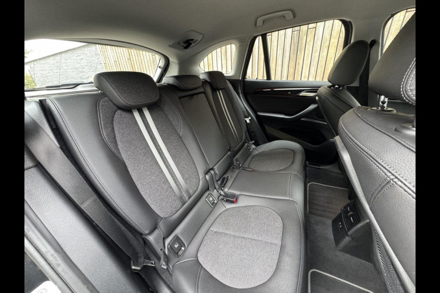 BMW X1 sDrive20i Business Edition Automaat Sport Line | HUD | LED verlichting | Sportstoelen | Head-up display | 18 inch lichtmetalen v