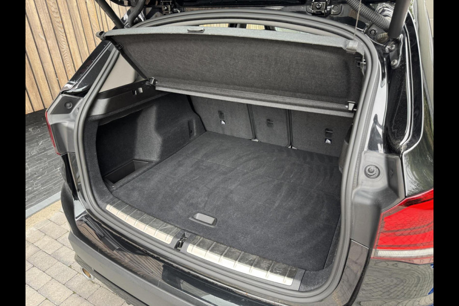 BMW X1 sDrive20i Business Edition Automaat Sport Line | HUD | LED verlichting | Sportstoelen | Head-up display | 18 inch lichtmetalen v