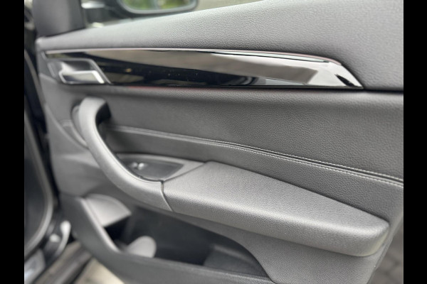 BMW X1 sDrive20i Business Edition Automaat Sport Line | HUD | LED verlichting | Sportstoelen | Head-up display | 18 inch lichtmetalen v