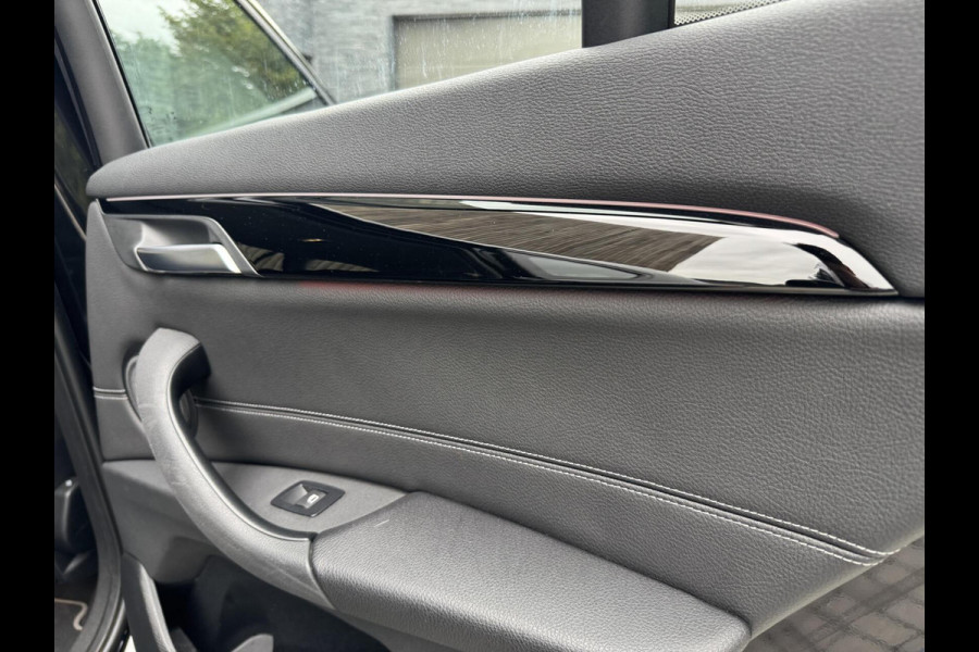 BMW X1 sDrive20i Business Edition Automaat Sport Line | HUD | LED verlichting | Sportstoelen | Head-up display | 18 inch lichtmetalen v