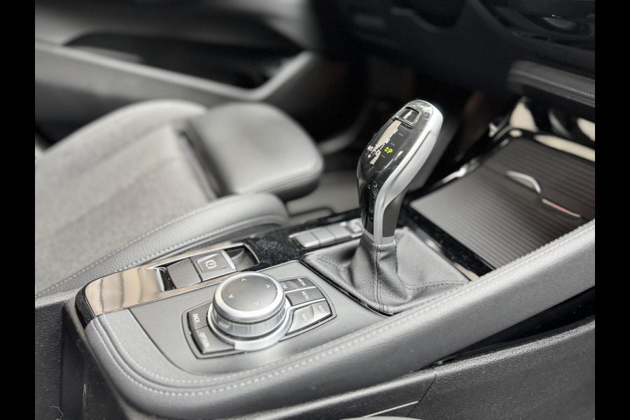BMW X1 sDrive20i Business Edition Automaat Sport Line | HUD | LED verlichting | Sportstoelen | Head-up display | 18 inch lichtmetalen v
