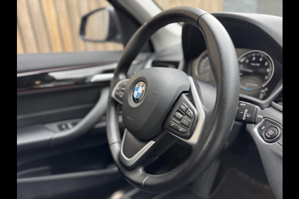BMW X1 sDrive20i Business Edition Automaat Sport Line | HUD | LED verlichting | Sportstoelen | Head-up display | 18 inch lichtmetalen v