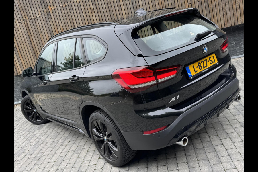 BMW X1 sDrive20i Business Edition Automaat Sport Line | HUD | LED verlichting | Sportstoelen | Head-up display | 18 inch lichtmetalen v