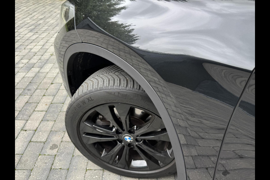 BMW X1 sDrive20i Business Edition Automaat Sport Line | HUD | LED verlichting | Sportstoelen | Head-up display | 18 inch lichtmetalen v
