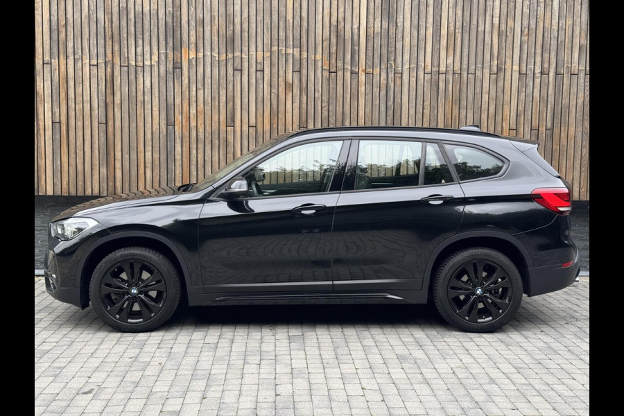 BMW X1 sDrive20i Business Edition Automaat Sport Line | HUD | LED verlichting | Sportstoelen | Head-up display | 18 inch lichtmetalen v