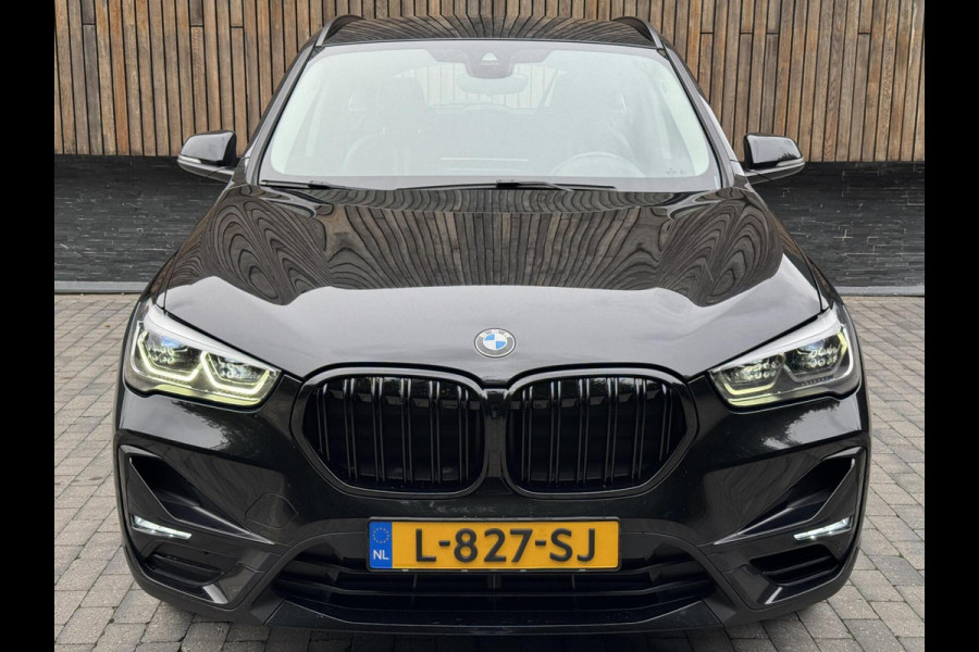 BMW X1 sDrive20i Business Edition Automaat Sport Line | HUD | LED verlichting | Sportstoelen | Head-up display | 18 inch lichtmetalen v