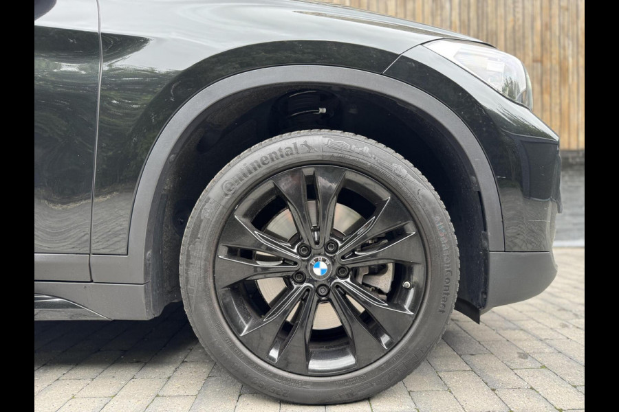 BMW X1 sDrive20i Business Edition Automaat Sport Line | HUD | LED verlichting | Sportstoelen | Head-up display | 18 inch lichtmetalen v