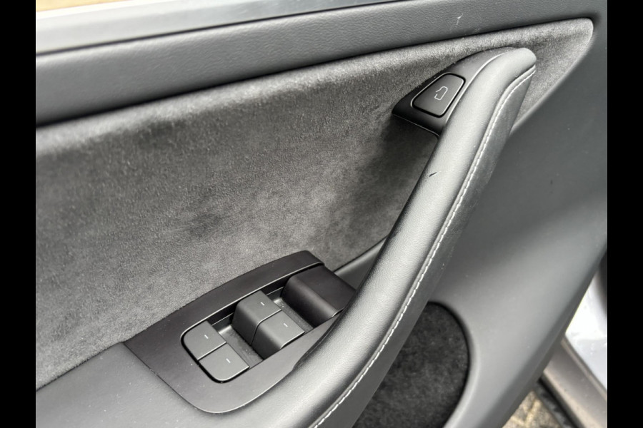 Tesla Model Y Performance AWD 75 kWh VAN: 44.900,- VOOR: 41.877,- UW HERSFTVOORDEEL: 3.023,- EURO 1e eigenaar | ORIGINEEL NL auto | TREKHAAK | TESLA VOLLEDIGE GARANTIE T/M 03-2027/80.000KM
