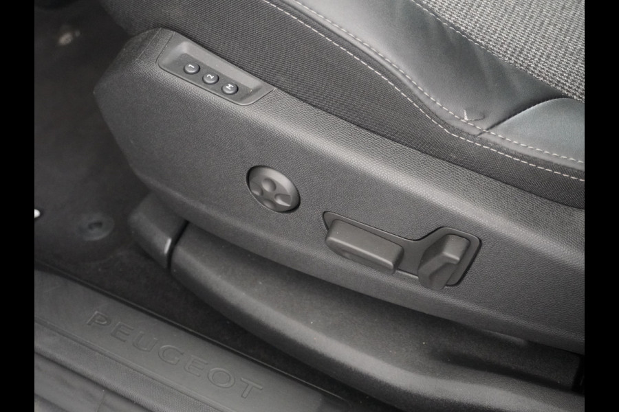 Peugeot 5008 7-Pers. 1.2T 131PK AUT-8 360°Camera Apple Carplay Android Auto Adap.Cruise 19" Elek.AchterklepFocal®-Hifi Audio Panoramaschuif-d 1e Eigenaar Origineel Nederlandse Auto Zeer compleet Origin. NLse auto