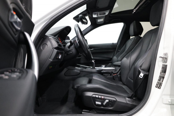 BMW 1-serie M140i xDrive LED/SCHUIFDAK/HARMAN/LEER+S.VERWARMING/19" LMV/CAM/CRUISE/ECC/12 MND GARANTIE!
