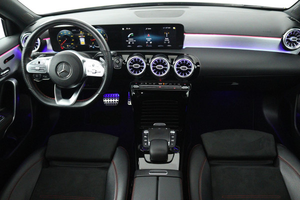 Mercedes-Benz A-Klasse 180 Business Solution AMG (PANORAMADAK, SFEERVERLICHTING, STOELVERWARMING, ELEKTR STOELEN, CAMERA)
