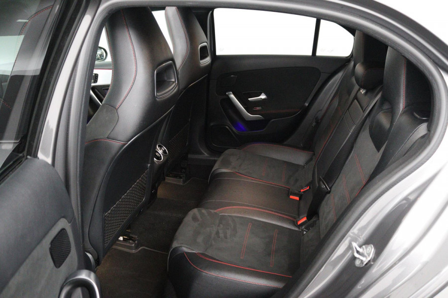 Mercedes-Benz A-Klasse 180 Business Solution AMG (PANORAMADAK, SFEERVERLICHTING, STOELVERWARMING, ELEKTR STOELEN, CAMERA)