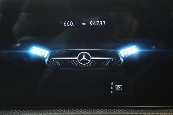 Mercedes-Benz A-Klasse 180 Business Solution AMG (PANORAMADAK, SFEERVERLICHTING, STOELVERWARMING, ELEKTR STOELEN, CAMERA)