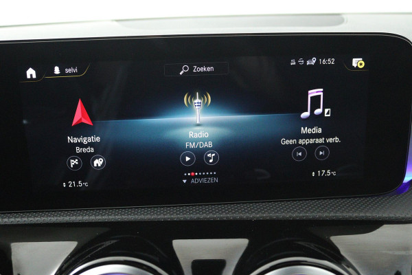 Mercedes-Benz A-Klasse 180 Business Solution AMG (PANORAMADAK, SFEERVERLICHTING, STOELVERWARMING, ELEKTR STOELEN, CAMERA)