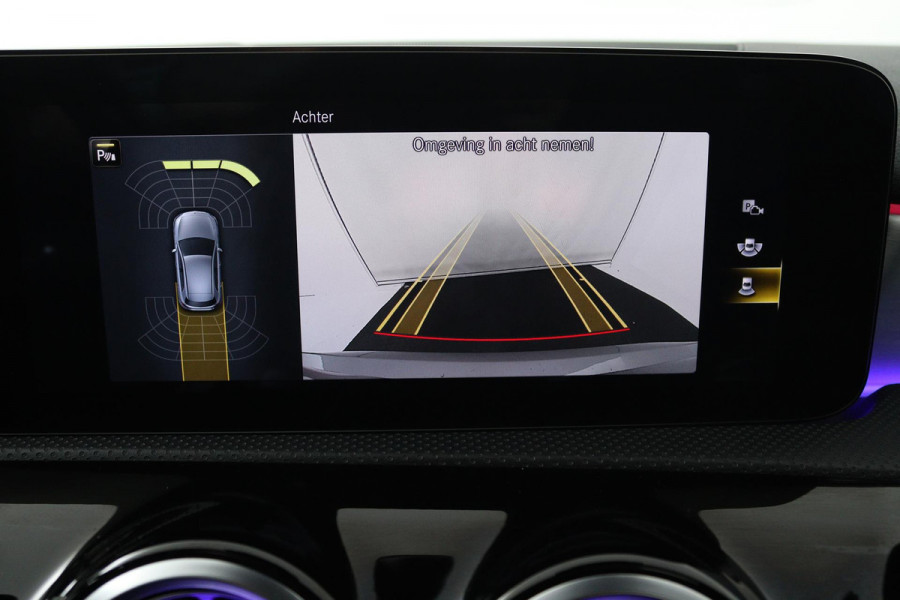 Mercedes-Benz A-Klasse 180 Business Solution AMG (PANORAMADAK, SFEERVERLICHTING, STOELVERWARMING, ELEKTR STOELEN, CAMERA)