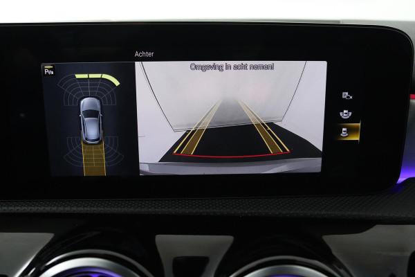 Mercedes-Benz A-Klasse 180 Business Solution AMG (PANORAMADAK, SFEERVERLICHTING, STOELVERWARMING, ELEKTR STOELEN, CAMERA)