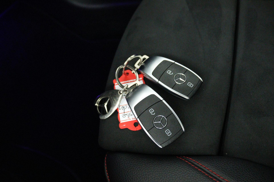 Mercedes-Benz A-Klasse 180 Business Solution AMG (PANORAMADAK, SFEERVERLICHTING, STOELVERWARMING, ELEKTR STOELEN, CAMERA)