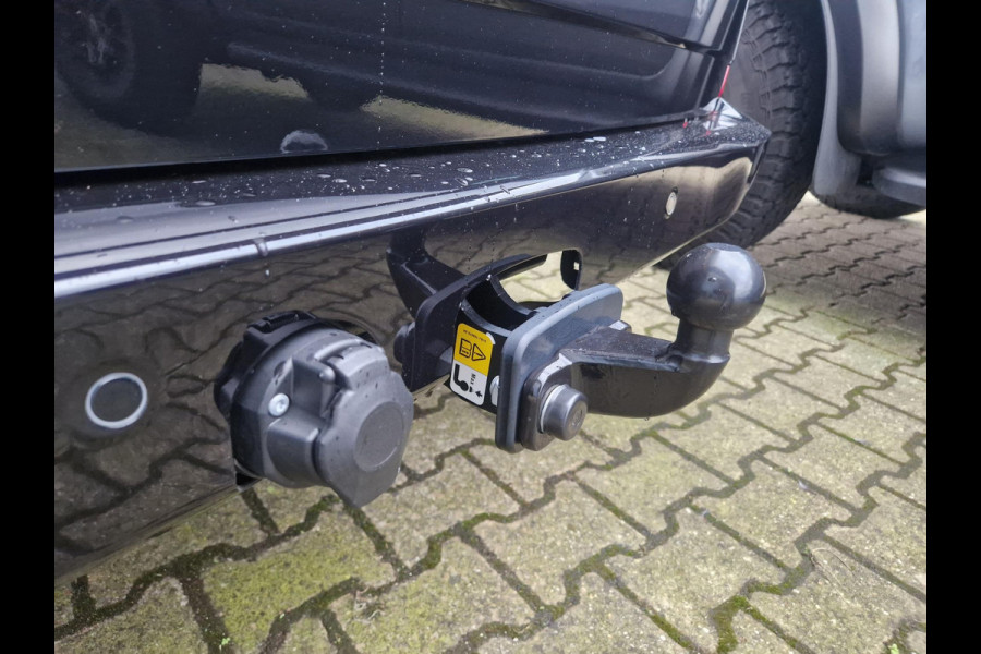 Ford Transit Custom 300 2.0 TDCI L2H1 Limited 136pk | Achterklep Uniek! | Stoelverwarming | Trekhaak | Laadvloer en zijwand betimmering