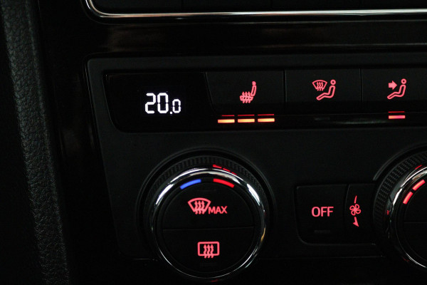 Seat Ateca 1.5 TSI FR Business Intense (PANORAMADAK, DIGITALE COCKPIT, ACHTERUITRIJCAMERA, STOELVERWARMING, BEATS AUDIO)