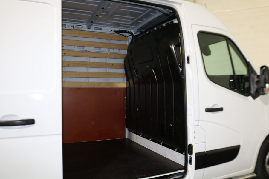 Renault Master T35 2.3 dCi 135 L2 H2 Work Edition
