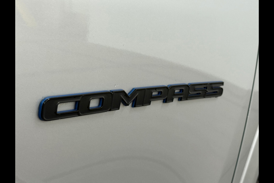 Jeep Compass 4xe 240 Plug-in Hybrid Electric S | Pano | Leder | 19' inch | Adaptive Cruise | Carplay