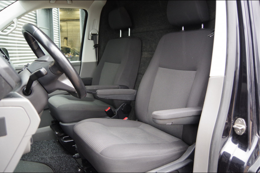 Volkswagen Transporter 2.0 TDI L2 150PK AUT. CAMERA, TREKHAAK, NAVI, CRUISE, AIRCO, PARKEERSENSOREN, APPLE CARPLAY, NL AUTO, NAP