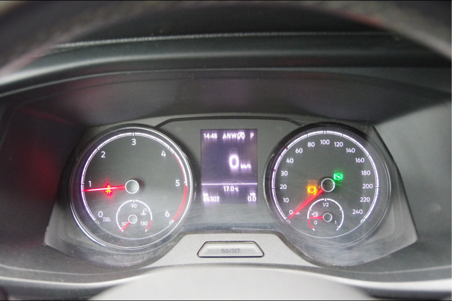 Volkswagen Transporter 2.0 TDI L2 150PK AUT. CAMERA, TREKHAAK, NAVI, CRUISE, AIRCO, PARKEERSENSOREN, APPLE CARPLAY, NL AUTO, NAP