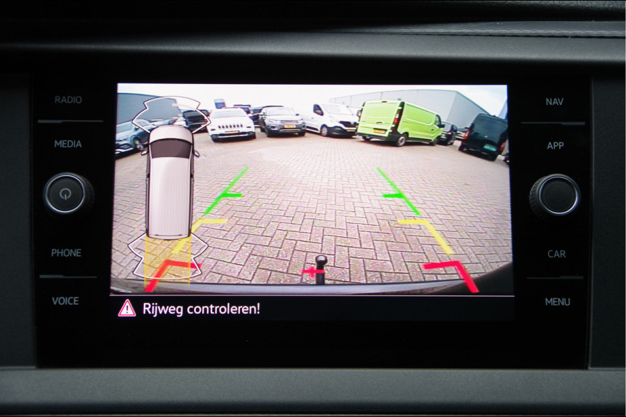 Volkswagen Transporter 2.0 TDI L2 150PK AUT. CAMERA, TREKHAAK, NAVI, CRUISE, AIRCO, PARKEERSENSOREN, APPLE CARPLAY, NL AUTO, NAP