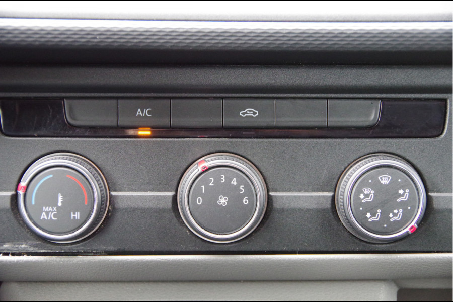 Volkswagen Transporter 2.0 TDI L2 150PK AUT. CAMERA, TREKHAAK, NAVI, CRUISE, AIRCO, PARKEERSENSOREN, APPLE CARPLAY, NL AUTO, NAP