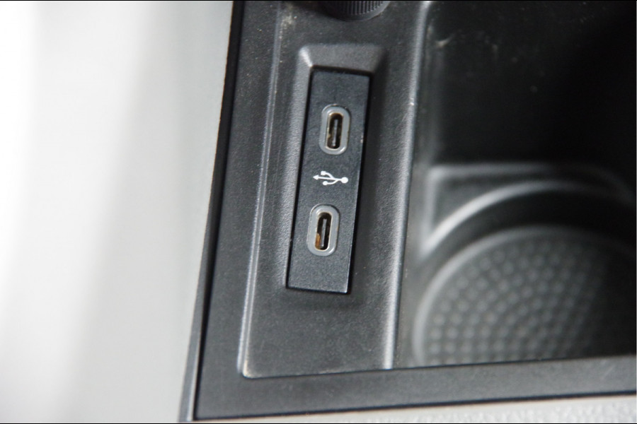 Volkswagen Transporter 2.0 TDI L2 150PK AUT. CAMERA, TREKHAAK, NAVI, CRUISE, AIRCO, PARKEERSENSOREN, APPLE CARPLAY, NL AUTO, NAP
