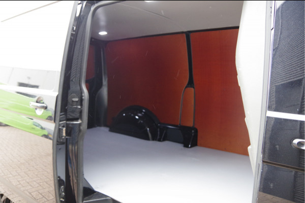 Volkswagen Transporter 2.0 TDI L2 150PK AUT. CAMERA, TREKHAAK, NAVI, CRUISE, AIRCO, PARKEERSENSOREN, APPLE CARPLAY, NL AUTO, NAP